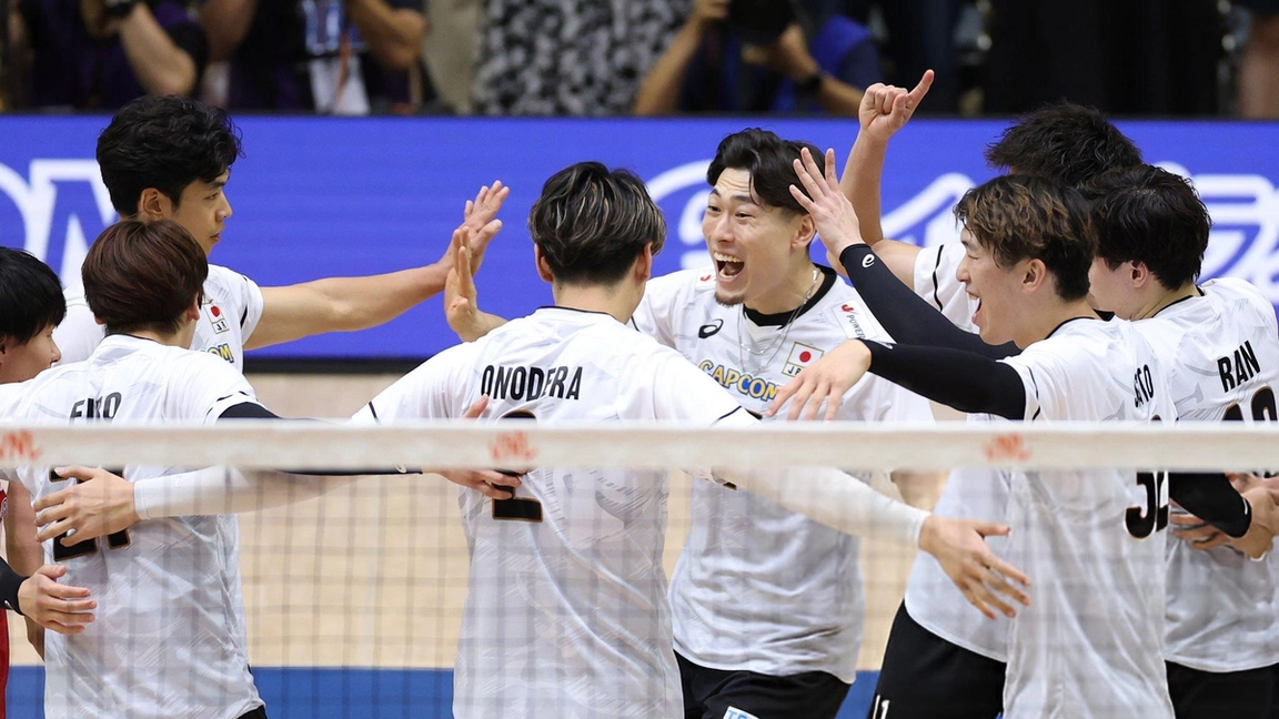 Make Volleyball Court Communication a Habit: Before, During & After Every Play
