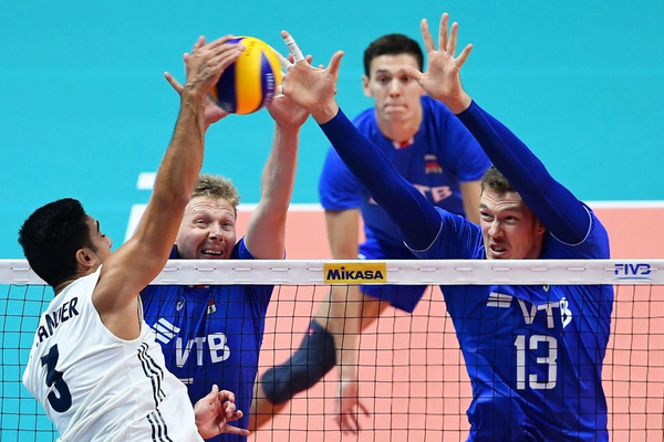 Why Middle Blockers Need to Use an Athletic Stance and How It Affects Their Blocking Speed