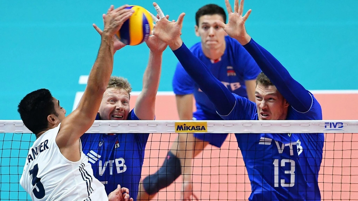 Why Middle Blockers Need to Use an Athletic Stance and How It Affects Their Blocking Speed
