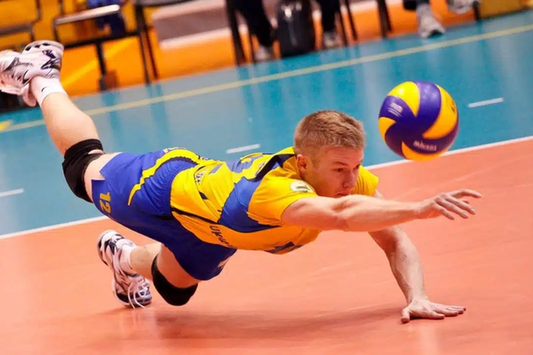 How to Improve Volleyball Defense Footwork (And Stop Missing Easy Digs)