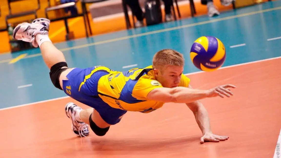 How to Improve Volleyball Defense Footwork (And Stop Missing Easy Digs)