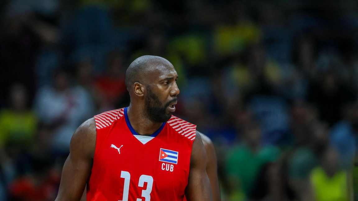 Robertlandy Simón: Volleyball’s Towering Middle Blocker and Global Icon