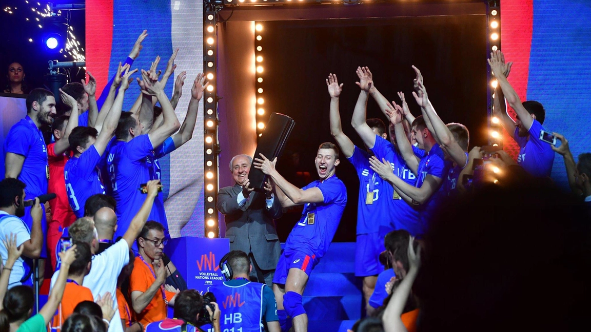 How to Be an Effective Volleyball Team Captain: 6 Leadership Keys to Inspire and Win