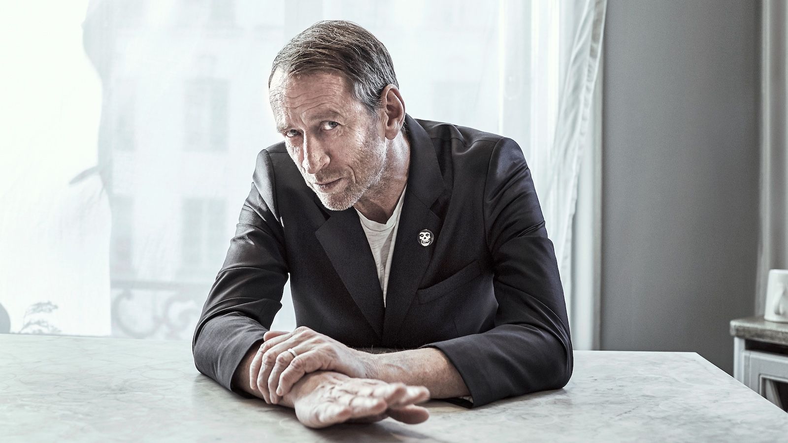 Per Holknekt: ”Vi kan lösa skiten om vi bara blottlägger våra bekymmer och problem”