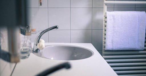 Badsanierung in Berlin-Zehlendorf: Worauf Eigentümer bei der Wahl des Handwerksbetriebs achten sollten