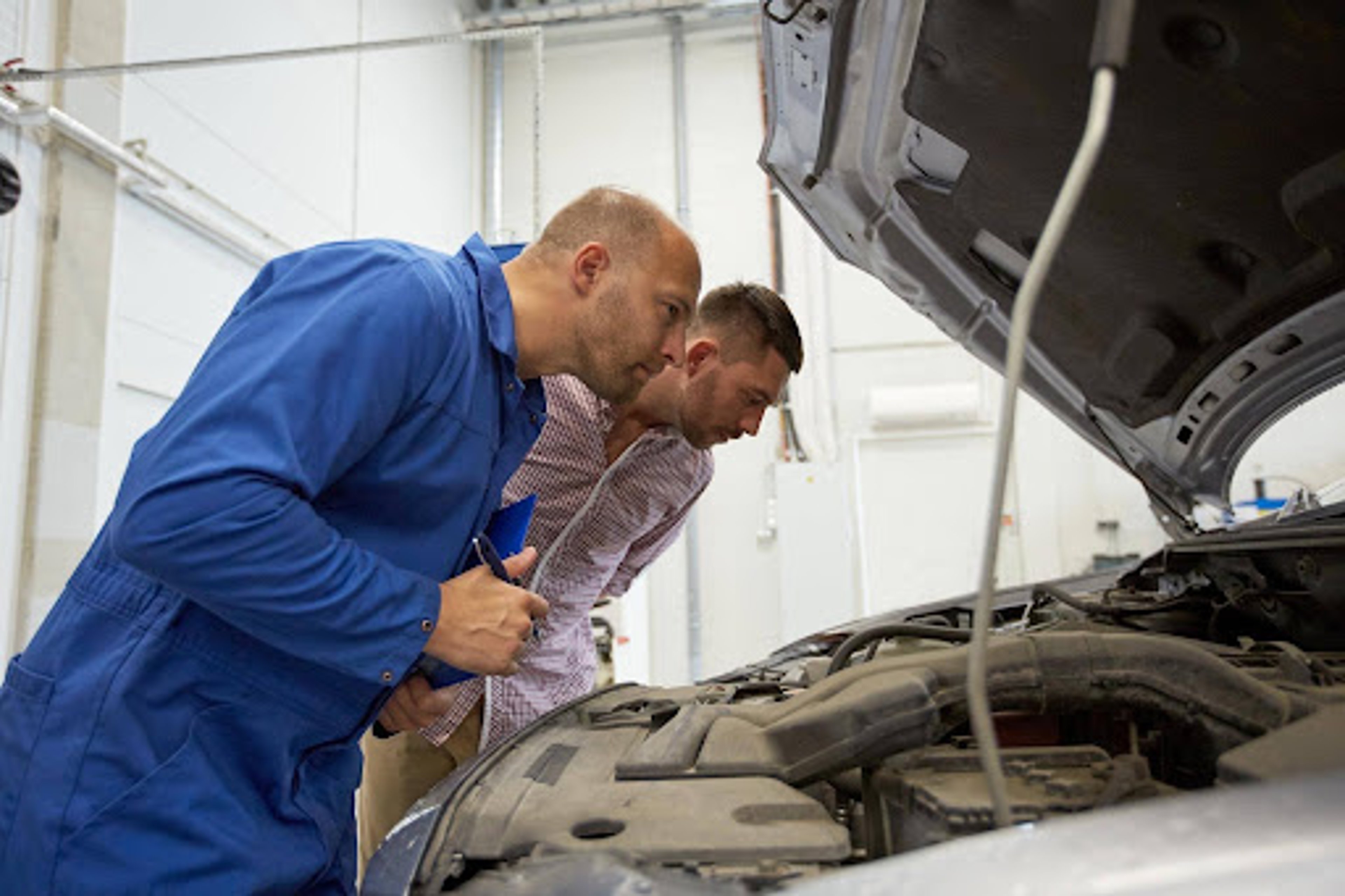 Kostenvoranschlag und Reparaturauftrag in der Kfz-Werkstatt: Worauf Verbraucher achten sollten