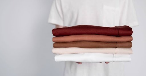 Teamoutfits im Erfahrungsbericht: Wie ein Textilveredler mit eigener Produktion Firmen und Vereine ausstattet