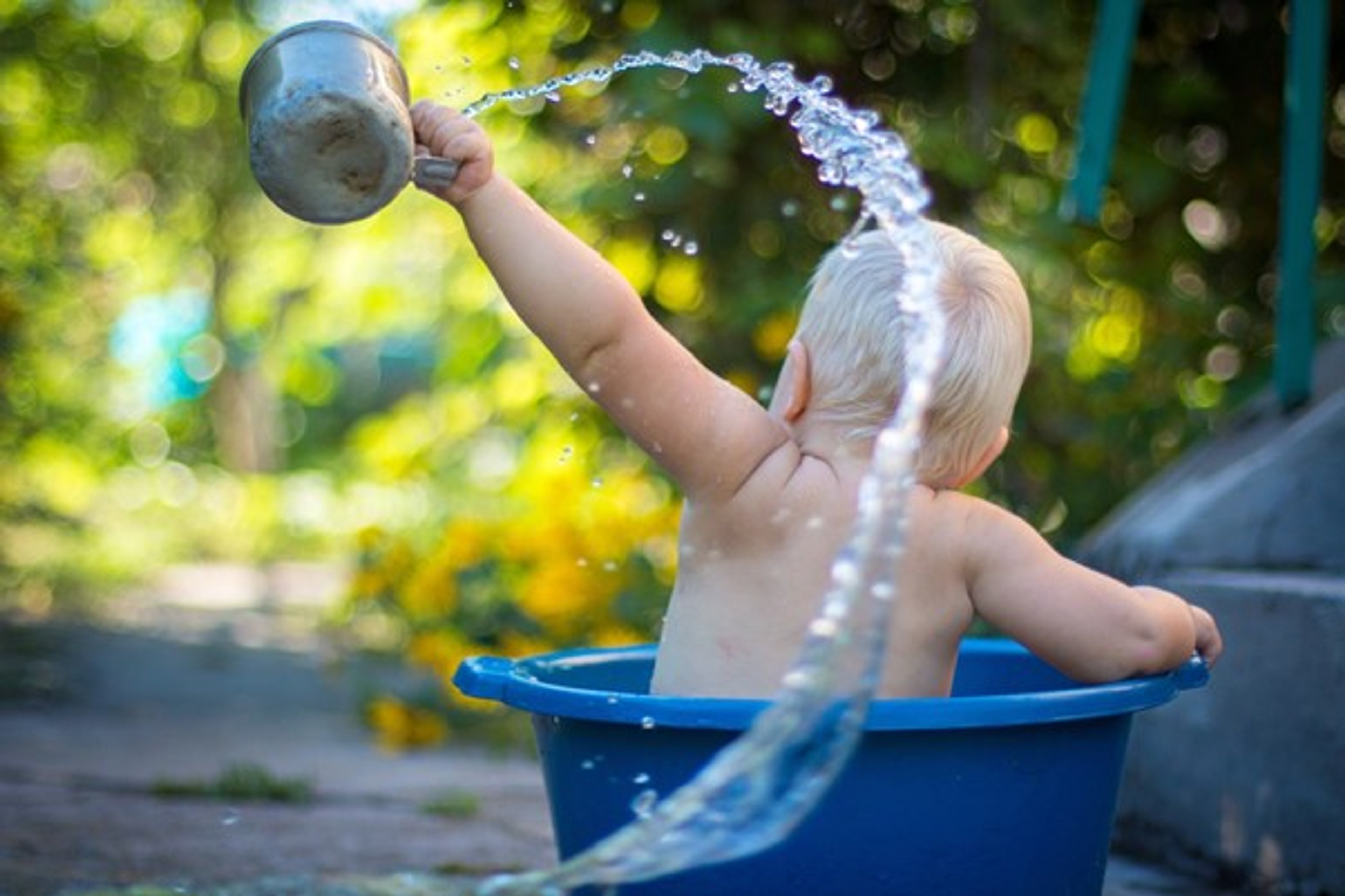 Mit diesen Tipps das Badezimmer kindersicher machen