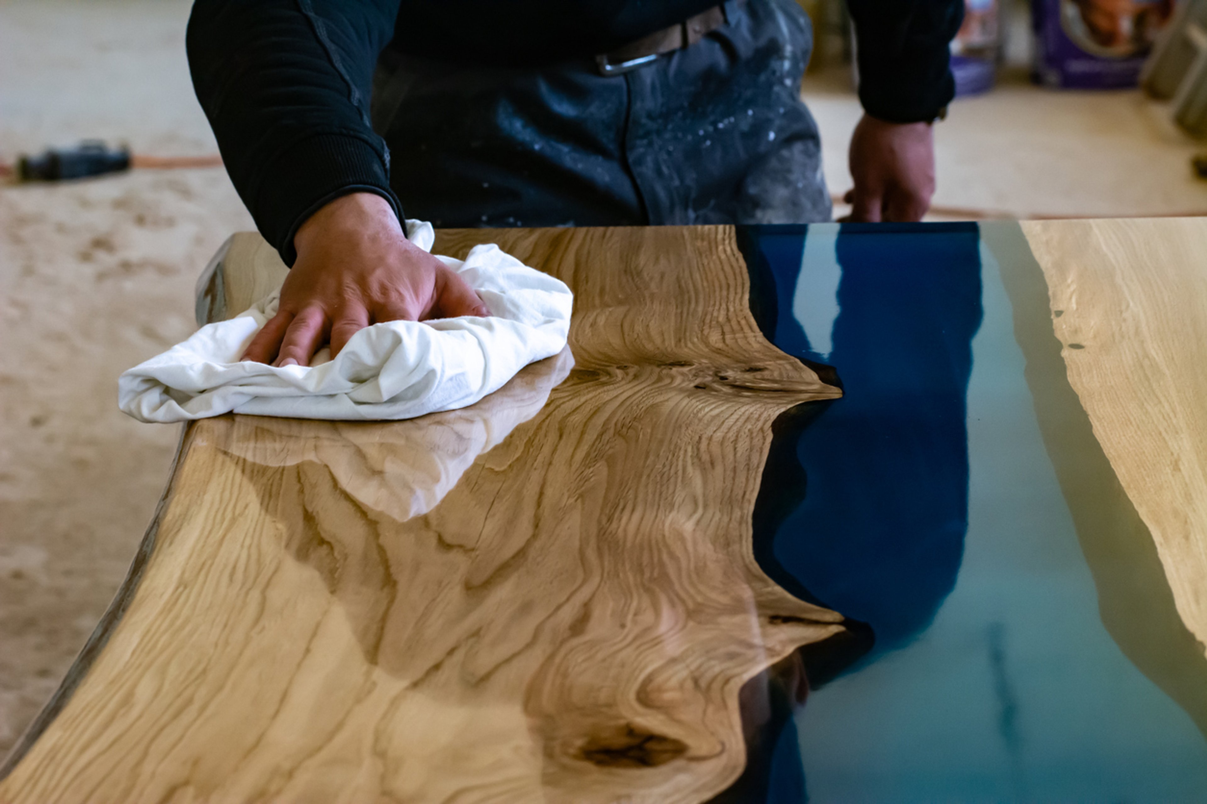 Reparaturen mit Epoxidharz: Wann und wie ist es nützlich?