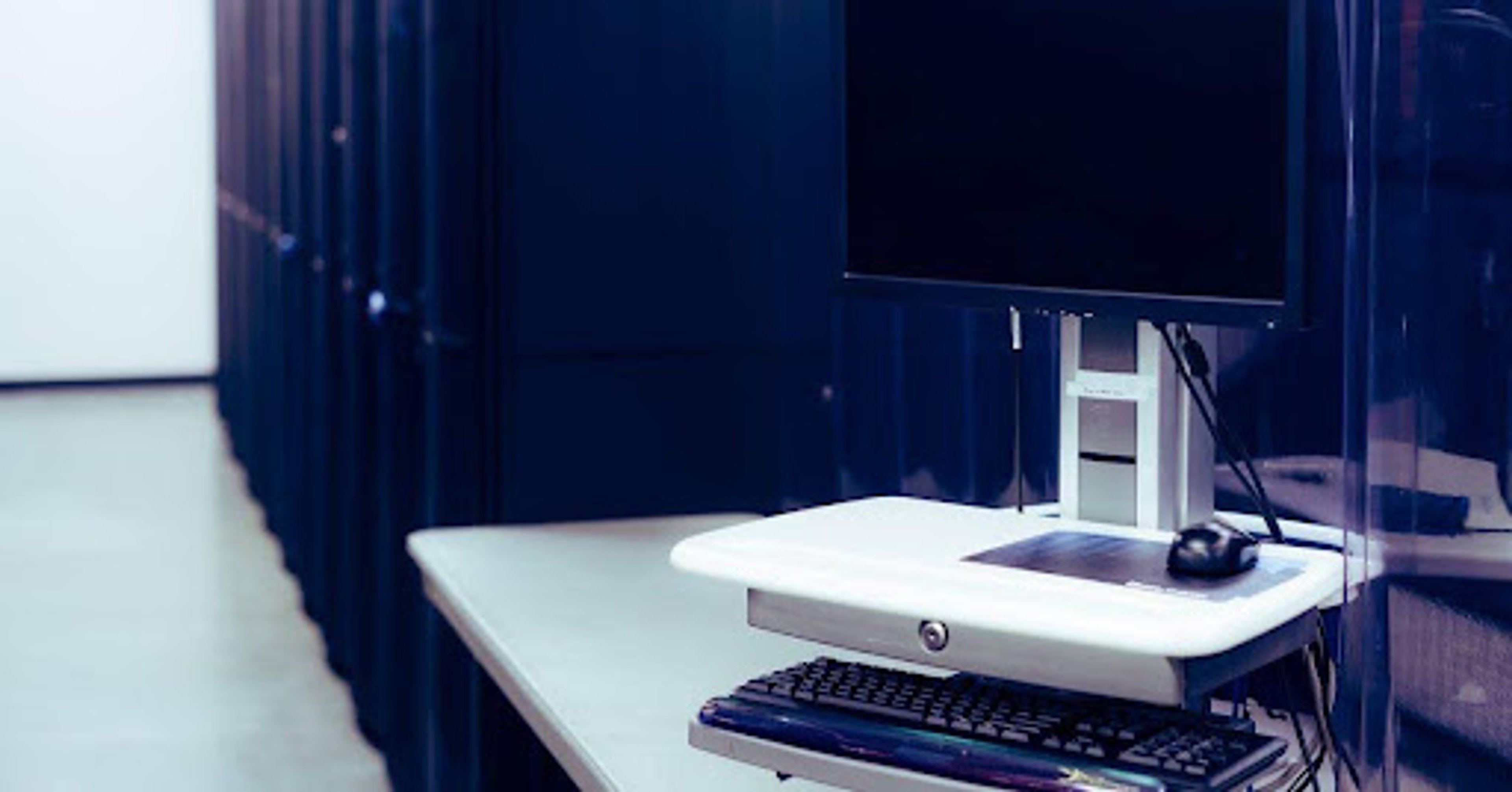 Rack Monitor kaufen: Worauf Sie achten müssen, um den passenden Rack Monitor für Ihren Serverschrank zu finden