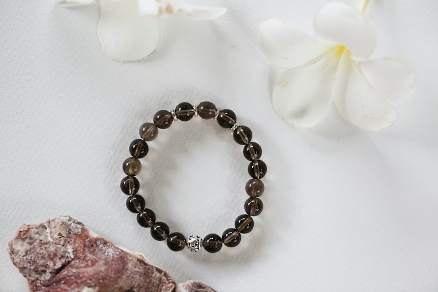 Gefahr beim Online-Schmuckkauf? Worauf Sie bei Edelstein-Armbändern achten müssen
