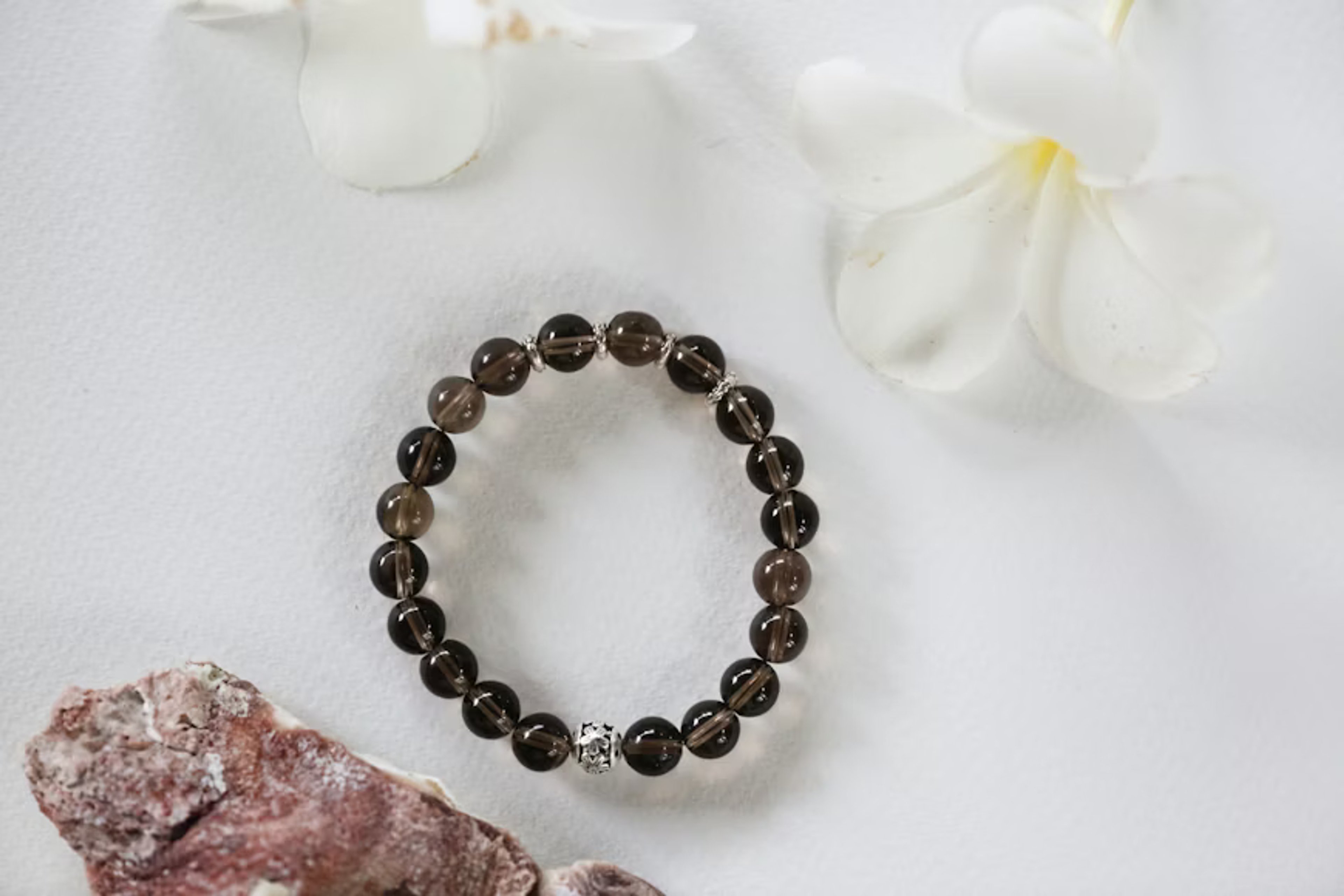 Gefahr beim Online-Schmuckkauf? Worauf Sie bei Edelstein-Armbändern achten müssen