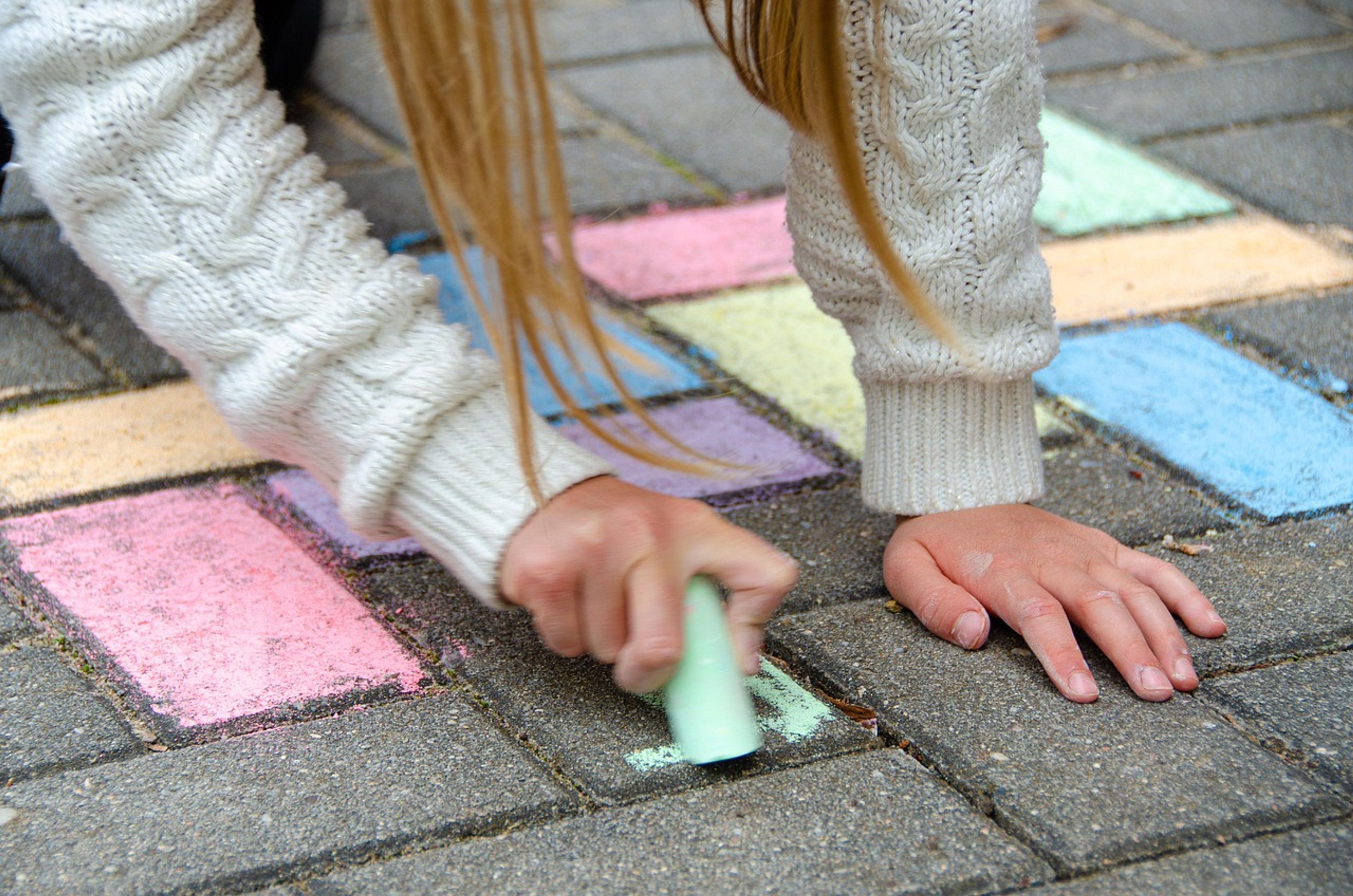 Kreativität bei Kindern fördern: Was Eltern wissen müssen