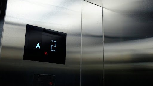 Aufzug im Eigenheim – Worauf Sie beim Vertragsabschluss achten müssen