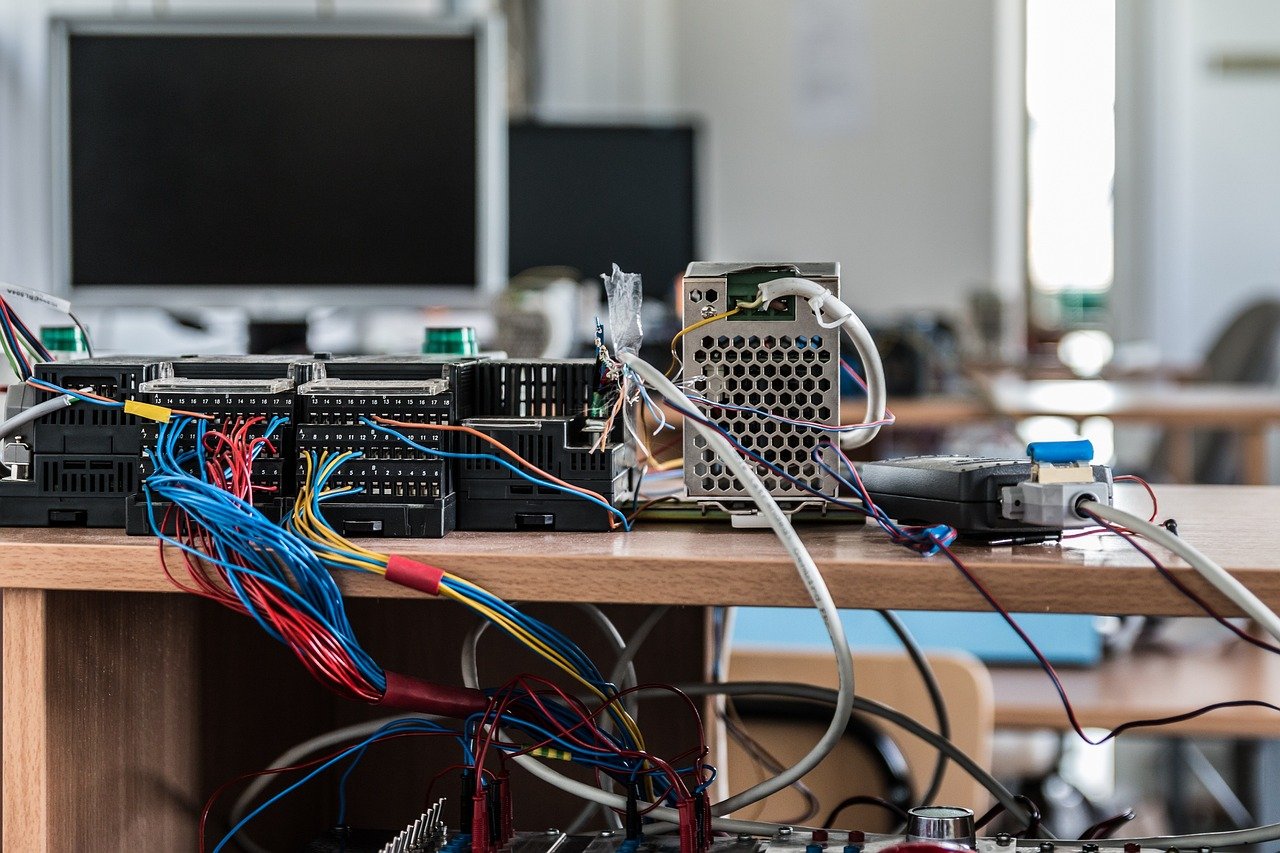 Defekte Elektronikgeräte – woran erkenne ich minderwertige Qualität?