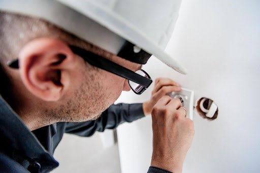 Unsichtbare Gefahr in der Wand: warum veraltete Elektrik zum Risiko wird