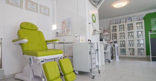 Kryolipolyse in Regensburg: Worauf Sie bei der nicht-invasiven Fettreduktion achten sollten
