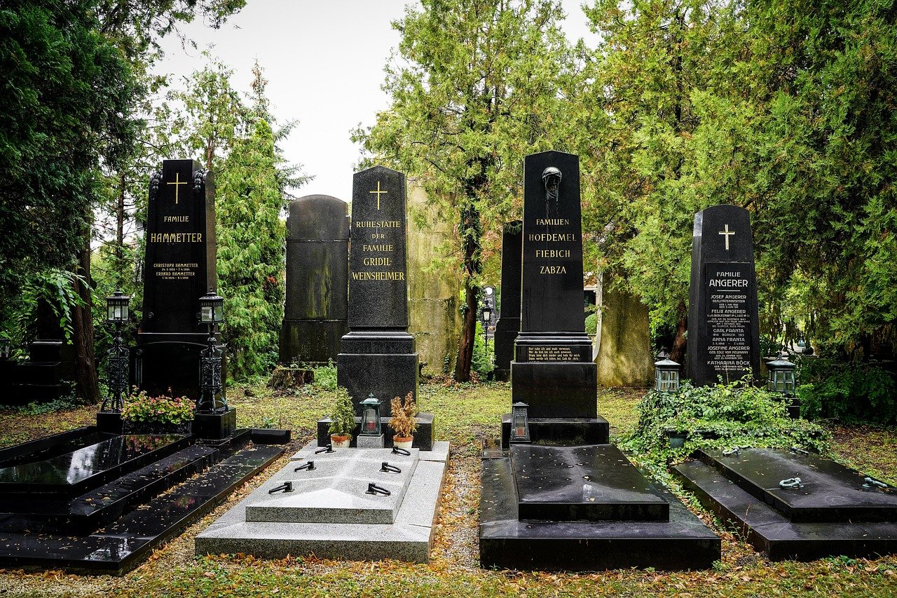 Bestattungsvorsorge ohne Risiko? Ein Leitfaden für sichere Verträge