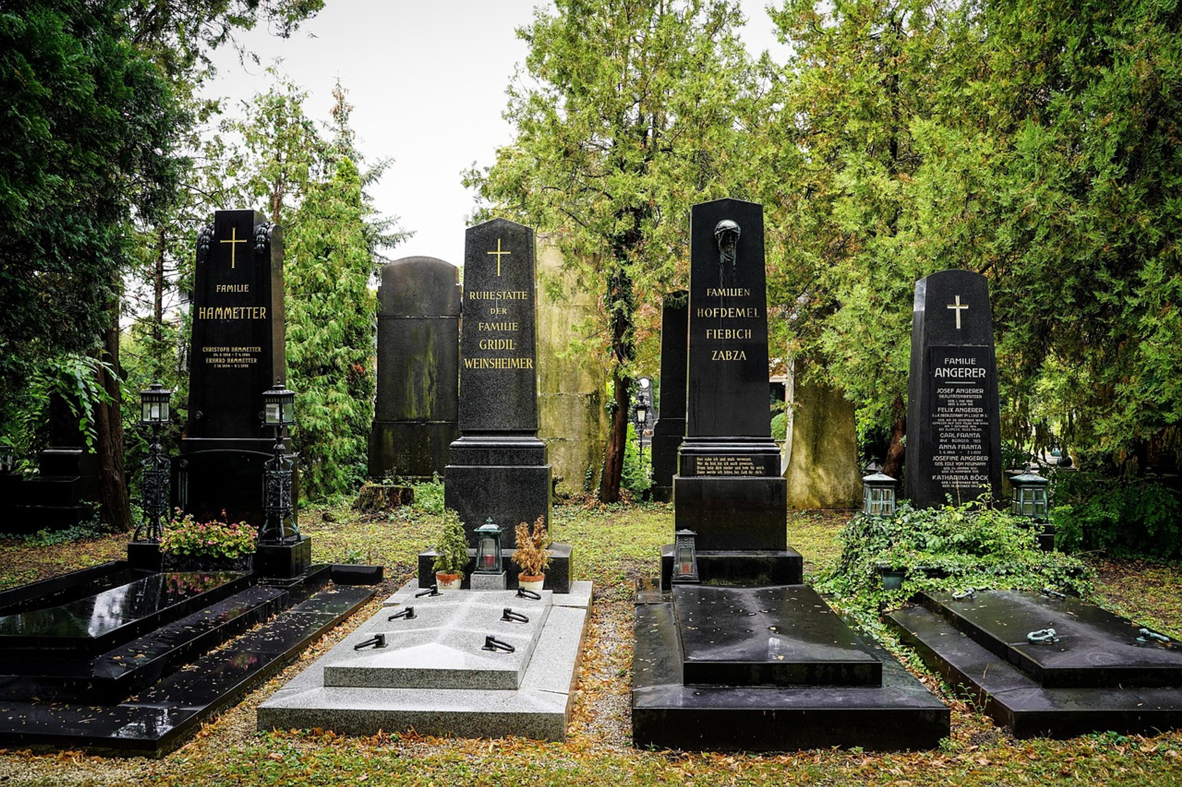 Bestattungsvorsorge ohne Risiko? Ein Leitfaden für sichere Verträge