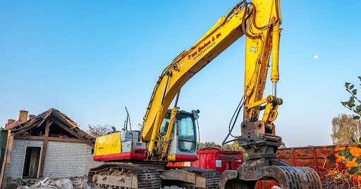 Abbruch und Entkernung: Worauf Bauherren achten sollten