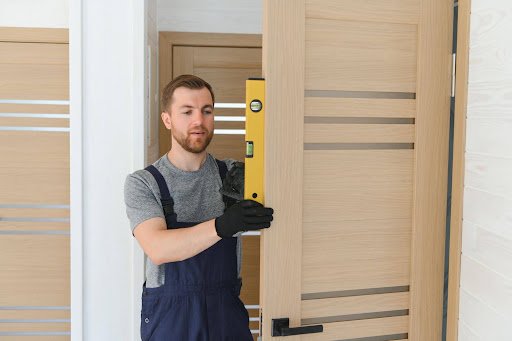 Haustüren in Kassel: Worauf Eigentümer bei Material, Sicherheit und Einbau achten sollten