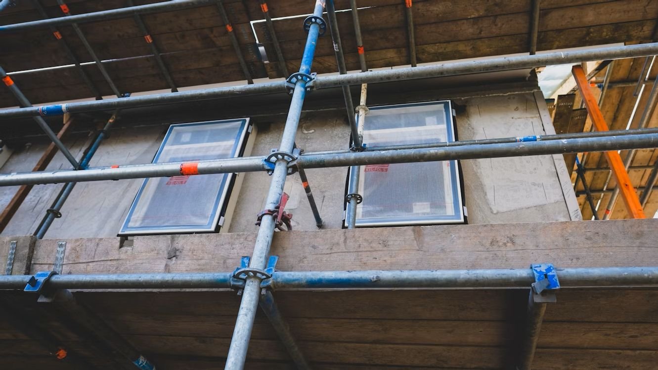 Sicherheit geht vor: Worauf Sie als Hausbesitzer beim Gerüstbau unbedingt achten müssen
