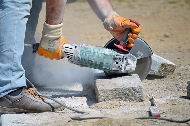Von Anfang bis Ende: Handwerken mit Sorgfalt und Präzision