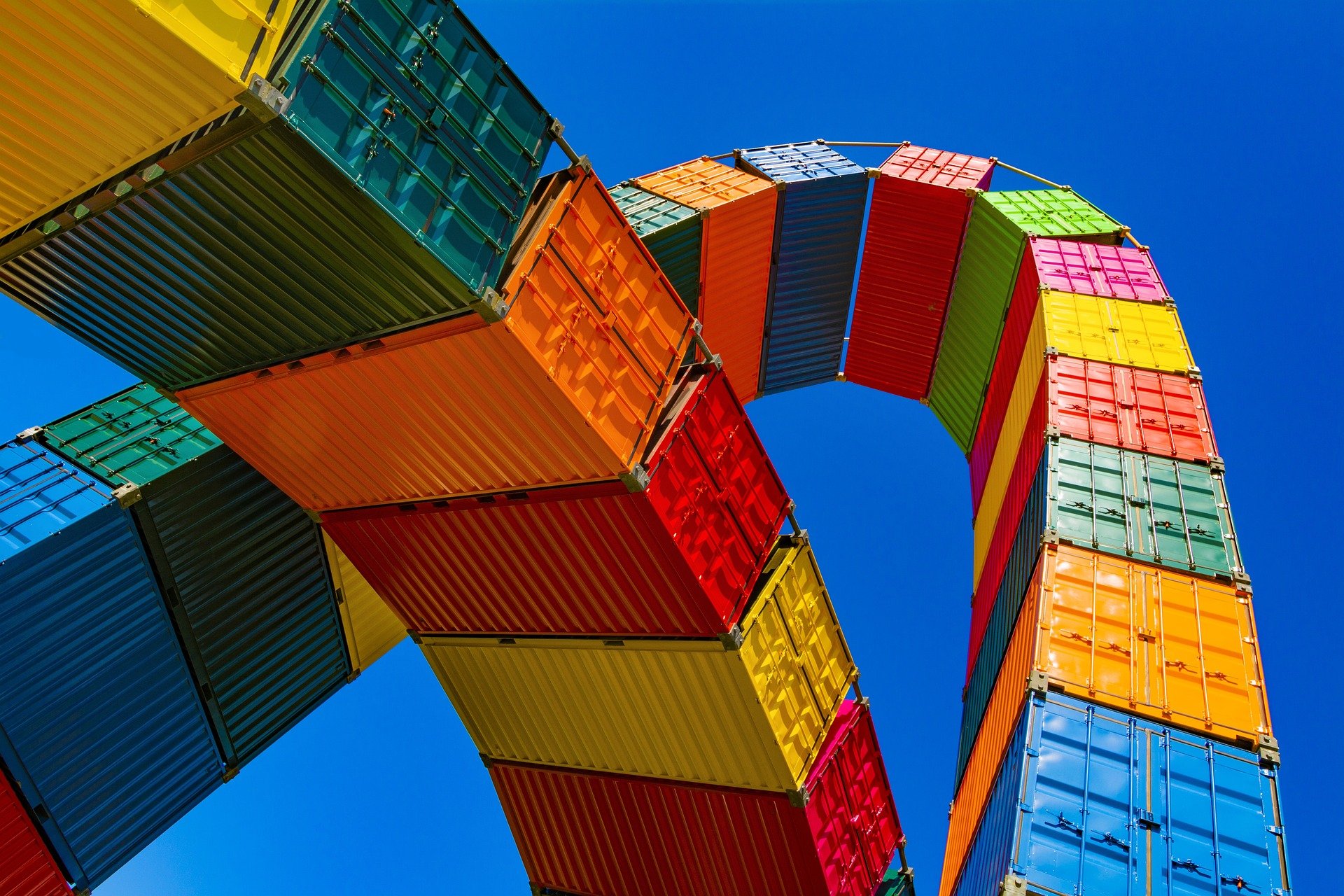 Wofür ist ein Sattelcontainerschiff gedacht?