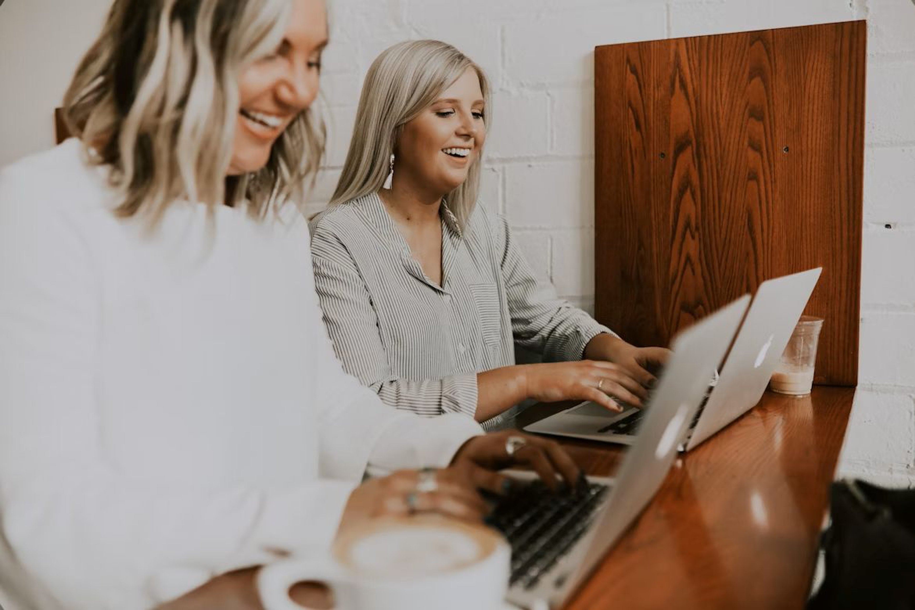 Madame Moneypenny, Investforwomen, herMoney & Co: Welches Finanzcoaching für Frauen ist wirklich das beste?