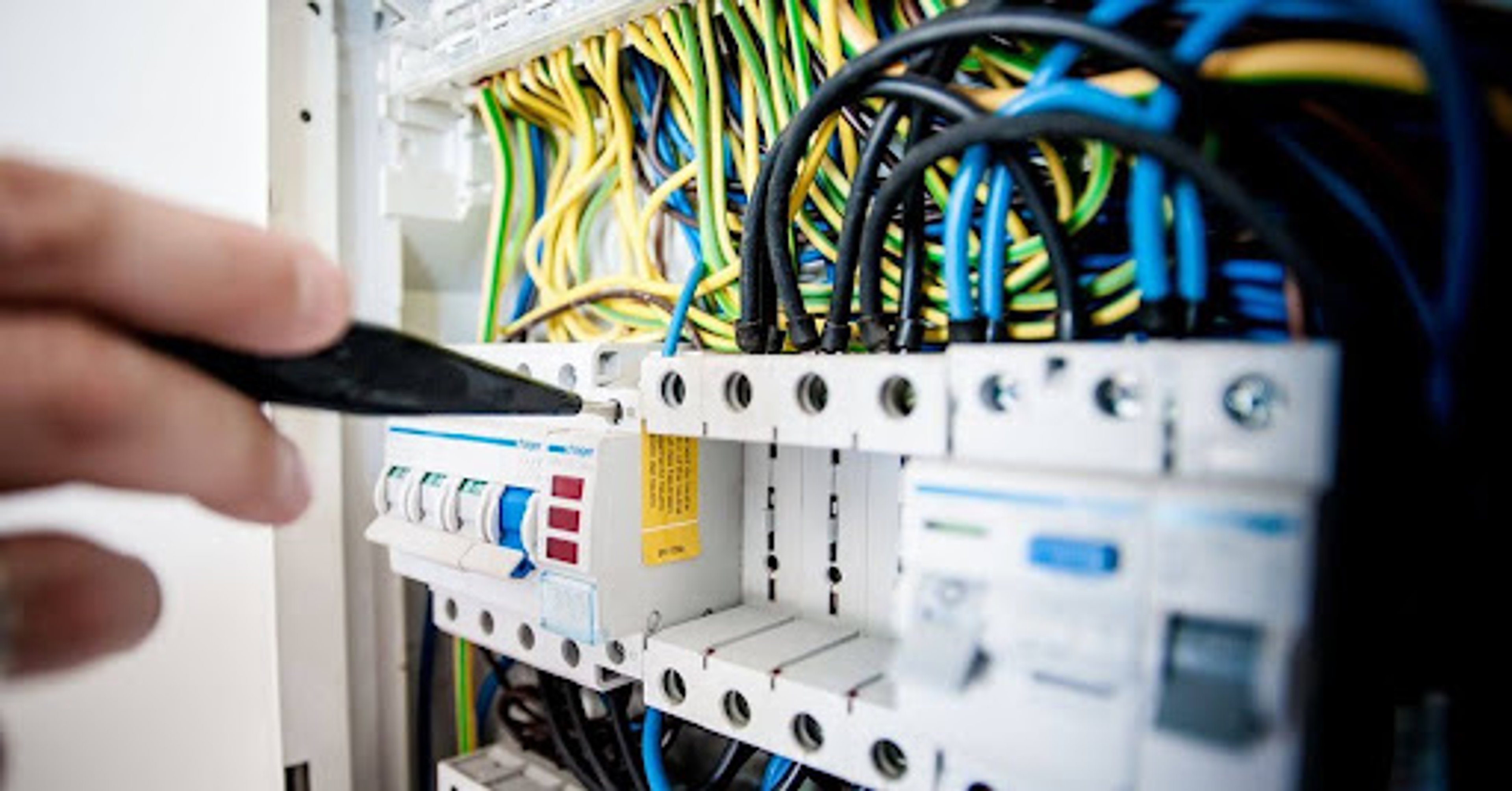 Lucke Elektroanlagen im Erfahrungsbericht: Was den Berliner Elektrobetrieb auszeichnet
