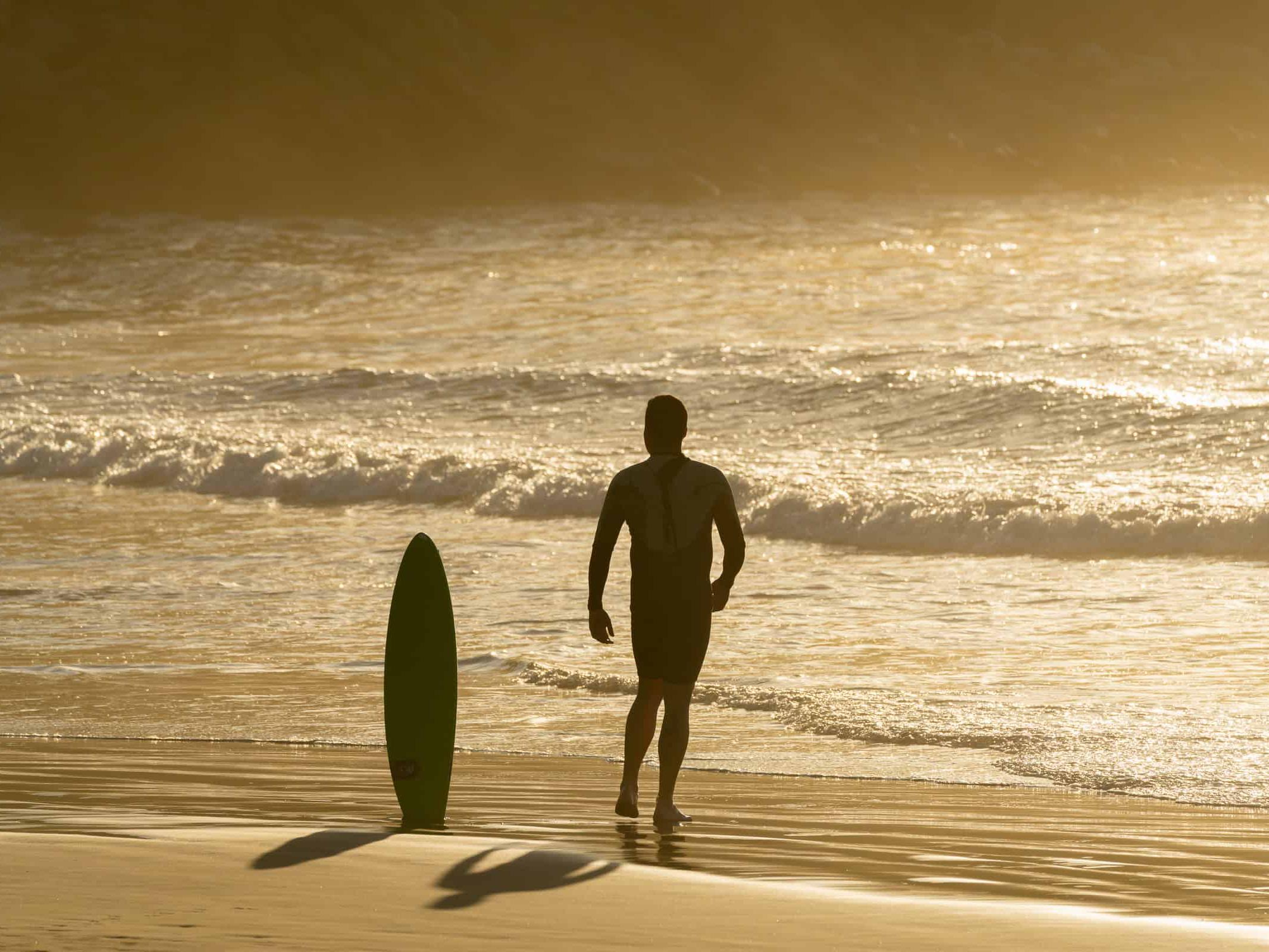 Surfer, Chile