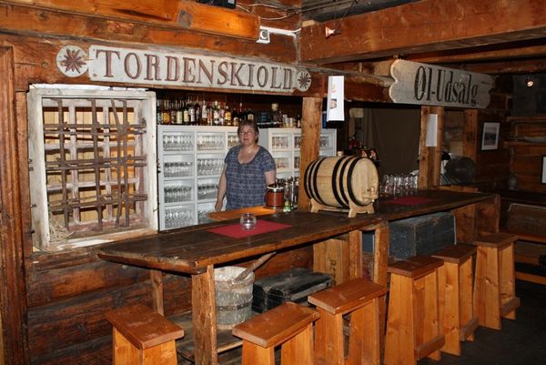 Baren med Madam Dons