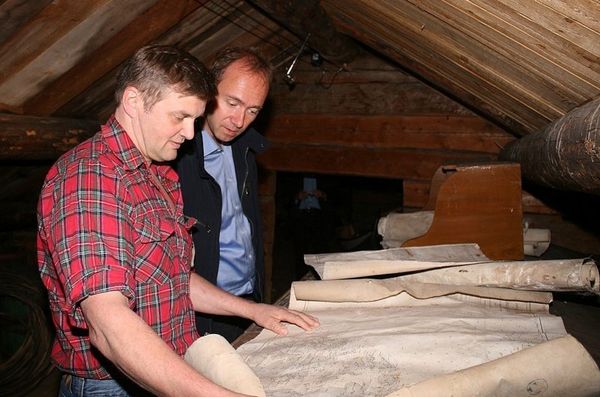 Jektekartene blir studert