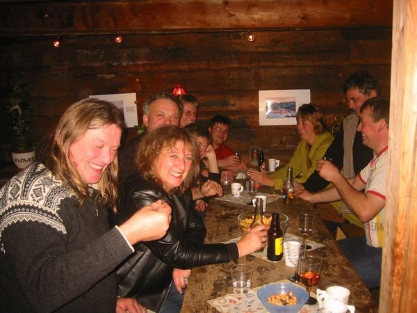 Glade gjester prøver ut pubmiljøet