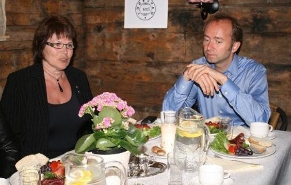 Ordfører Marit Johansen og kulturminister Trond Giske