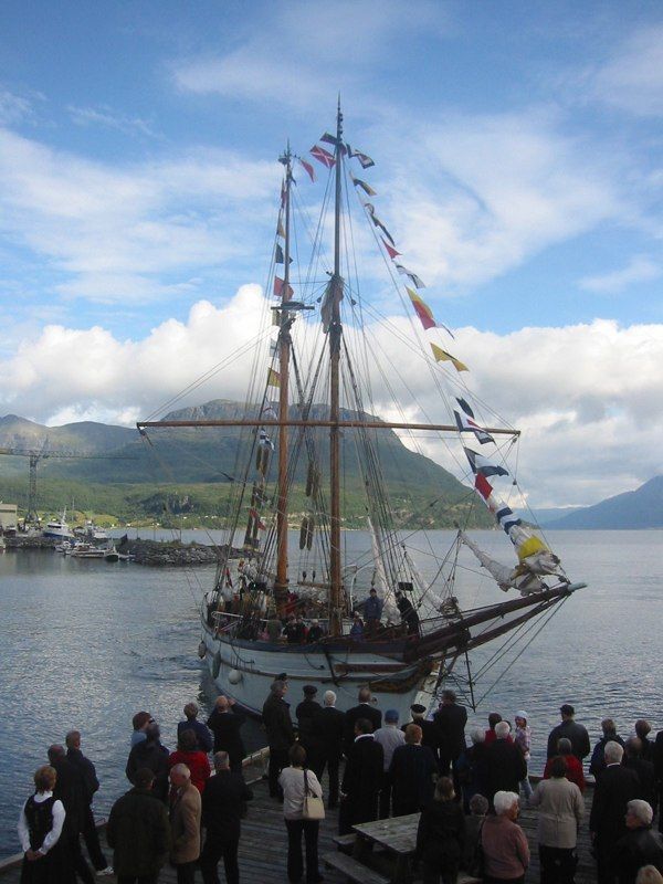 Anna Rogde legger til kai