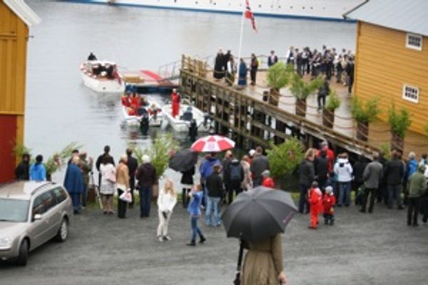 Folkemengde på brygga