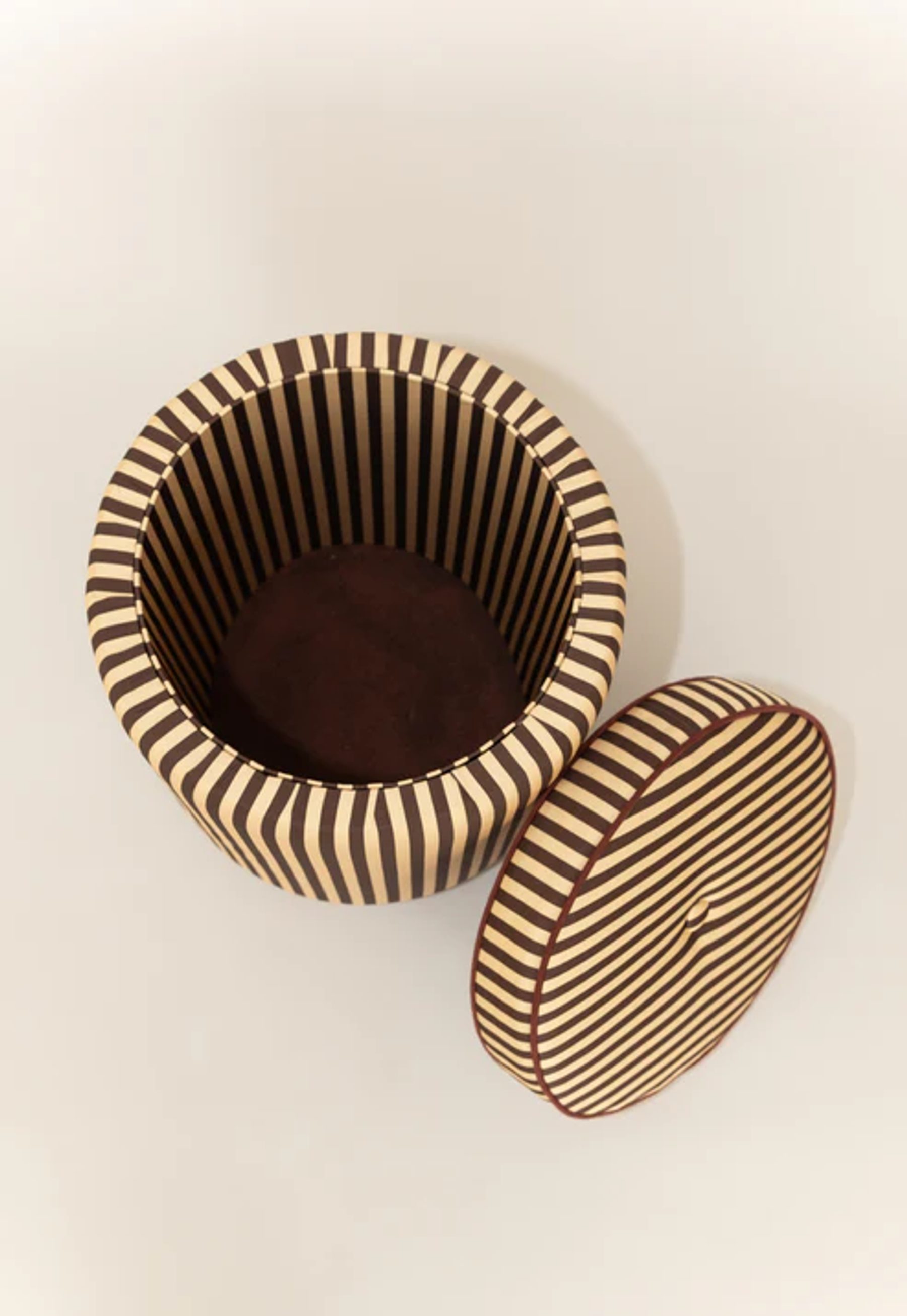 Puff Listrado Champanhe & Cacau 2