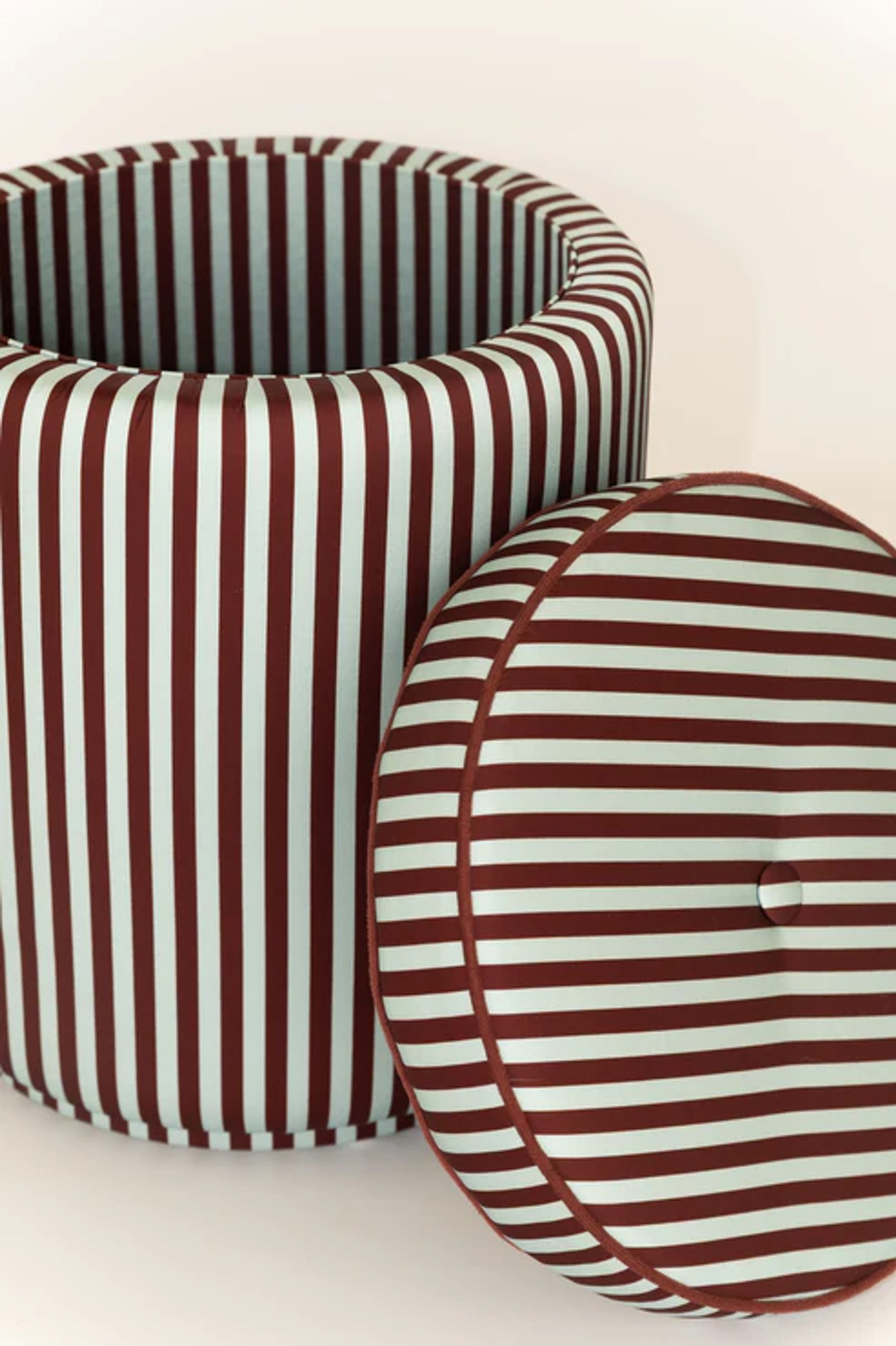 Puff Listrado Gelo & Café 4