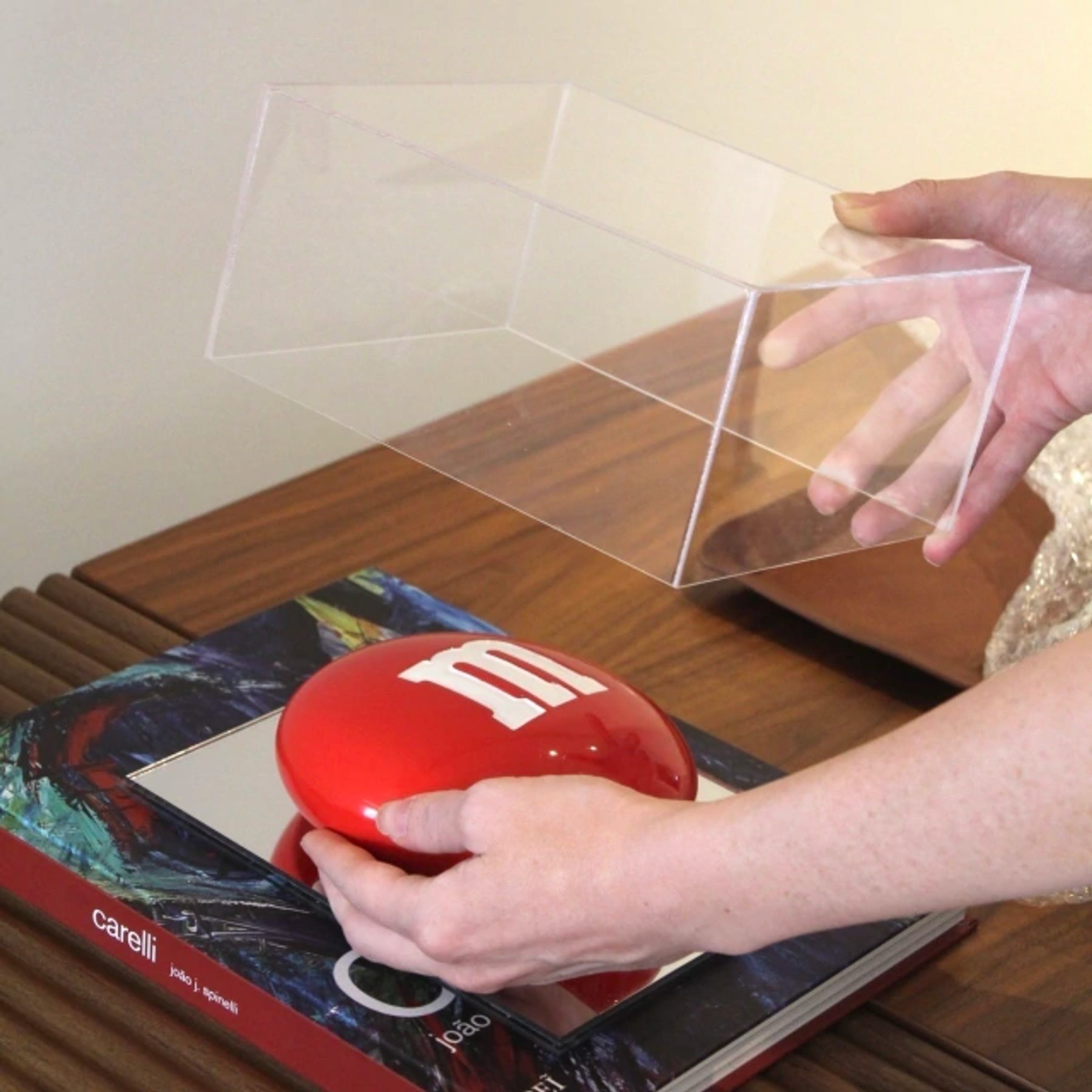 M&M Vermelho Na Caixa 3