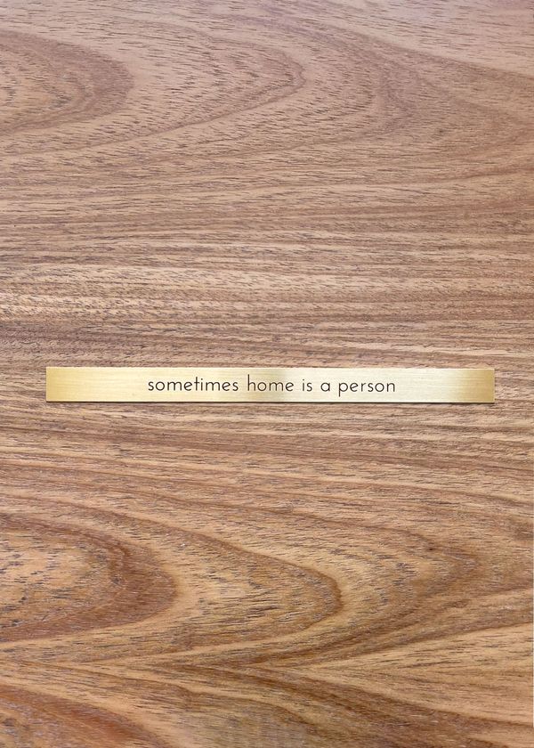 Placa Em Latão "Sometimes Home Is A Person"