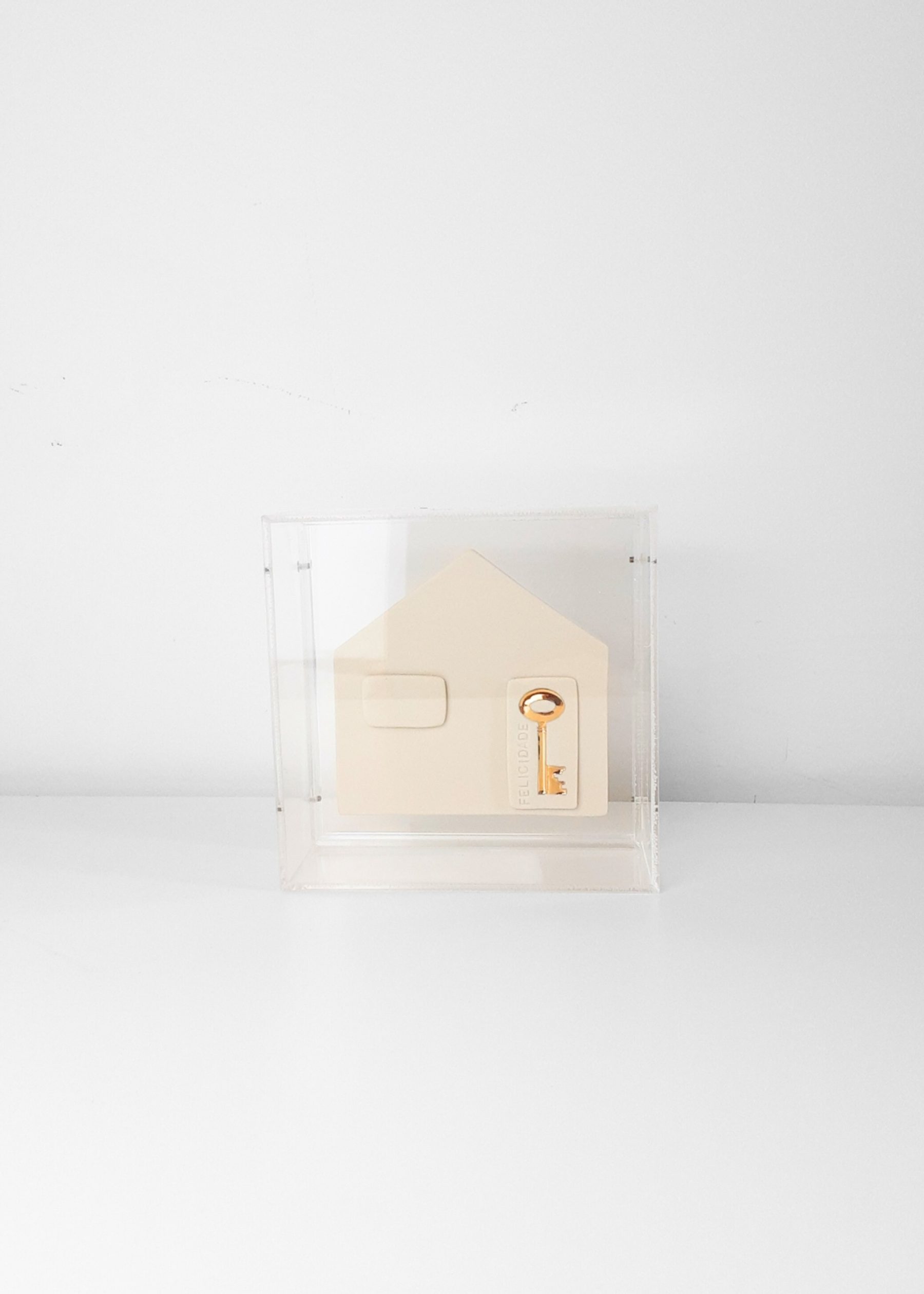 Casinha De Porcelana No Acrílico 2