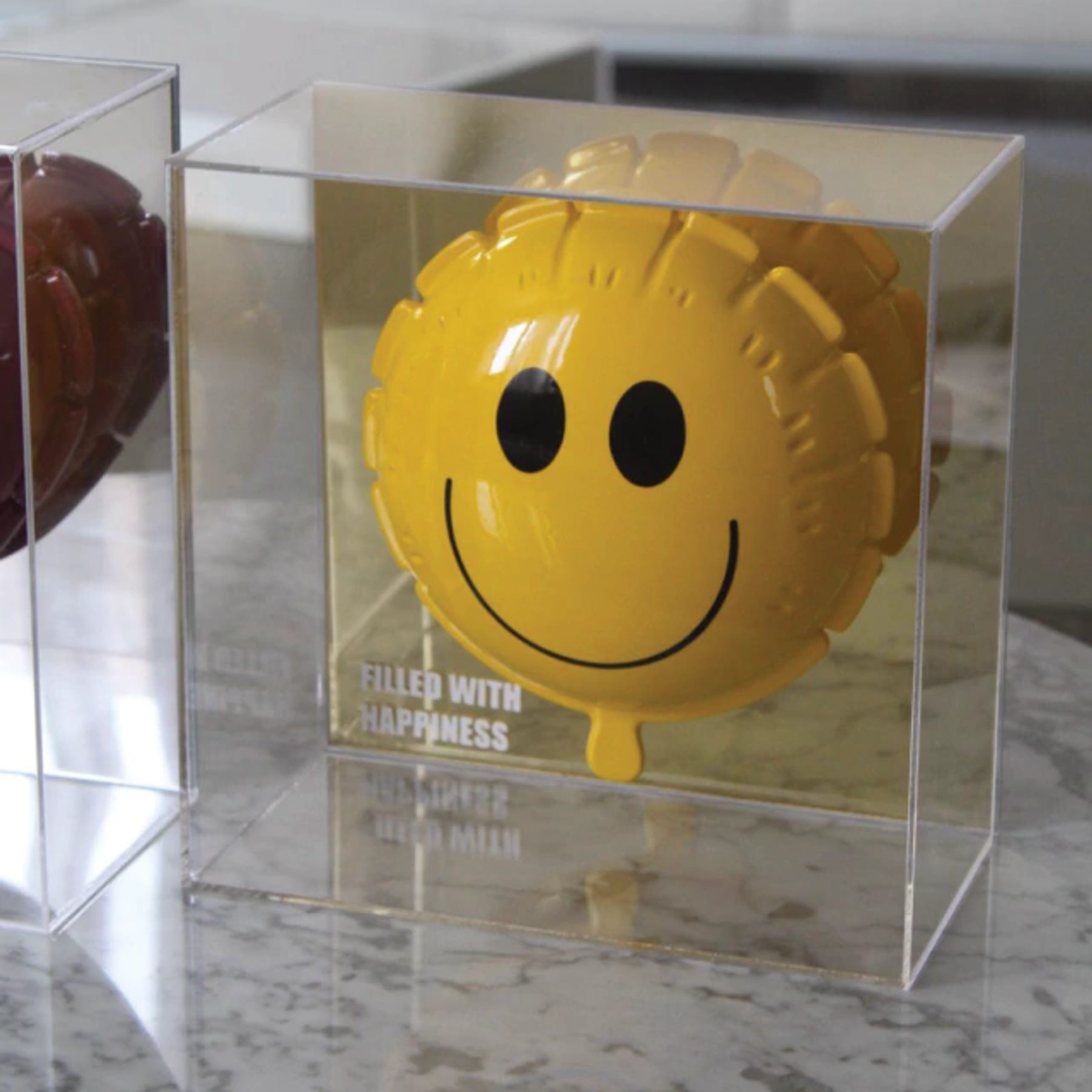 Smiley Filled With Happiness Amarelo Na Caixa 2