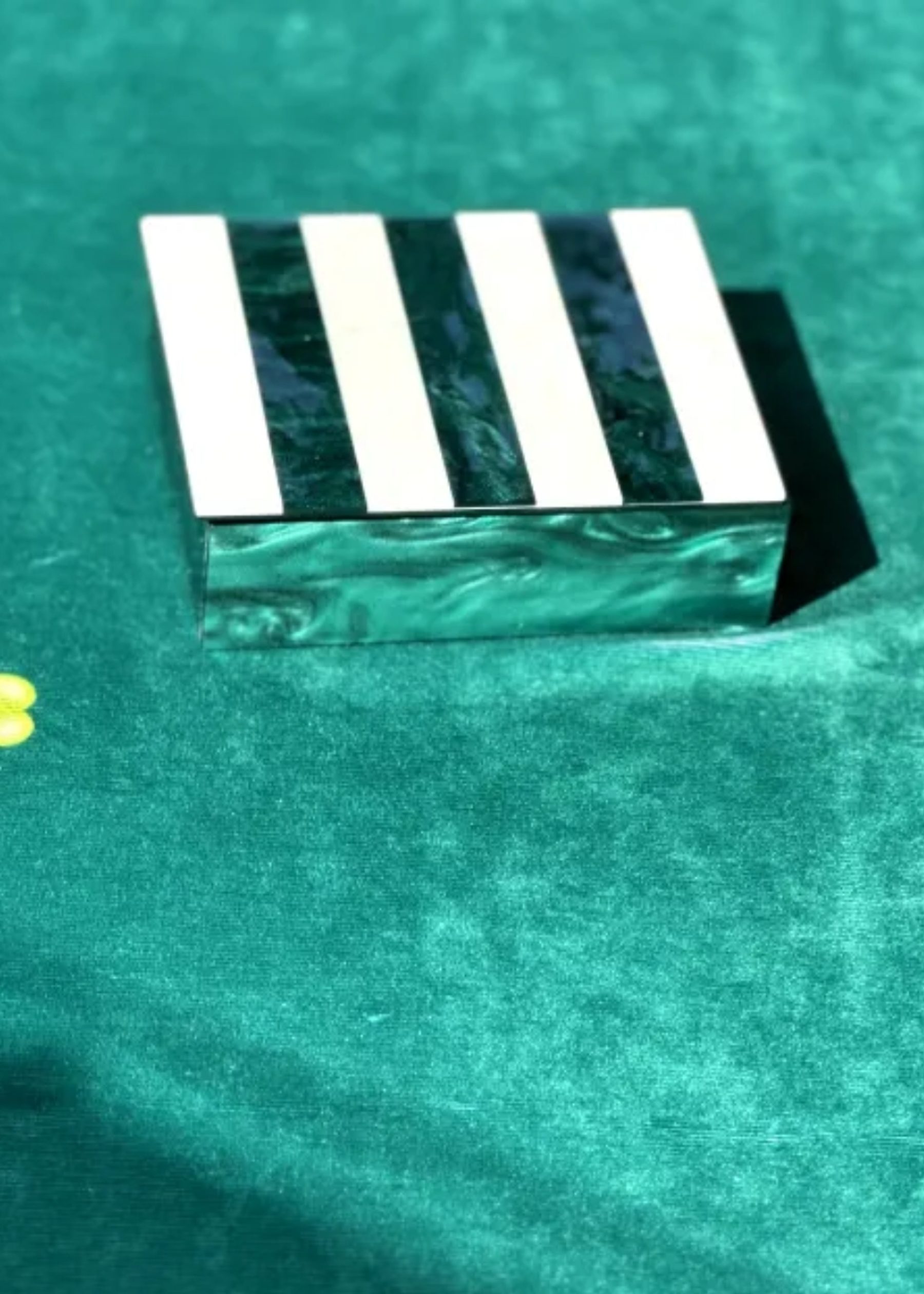 Kit Caixa De Baralho Off White E Verde + Toalha De Baralho 2