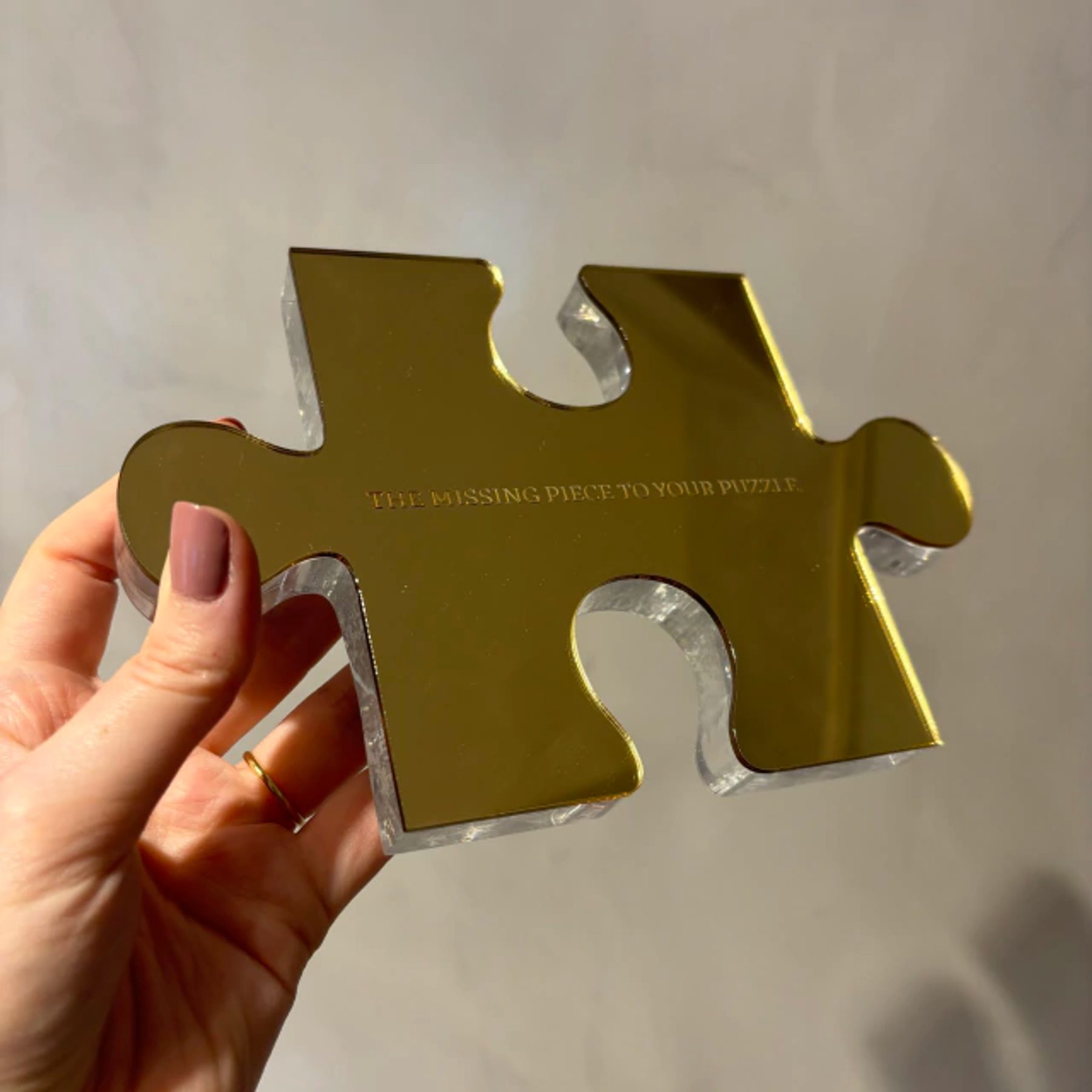 Puzzle Missing Piece Dourado 2