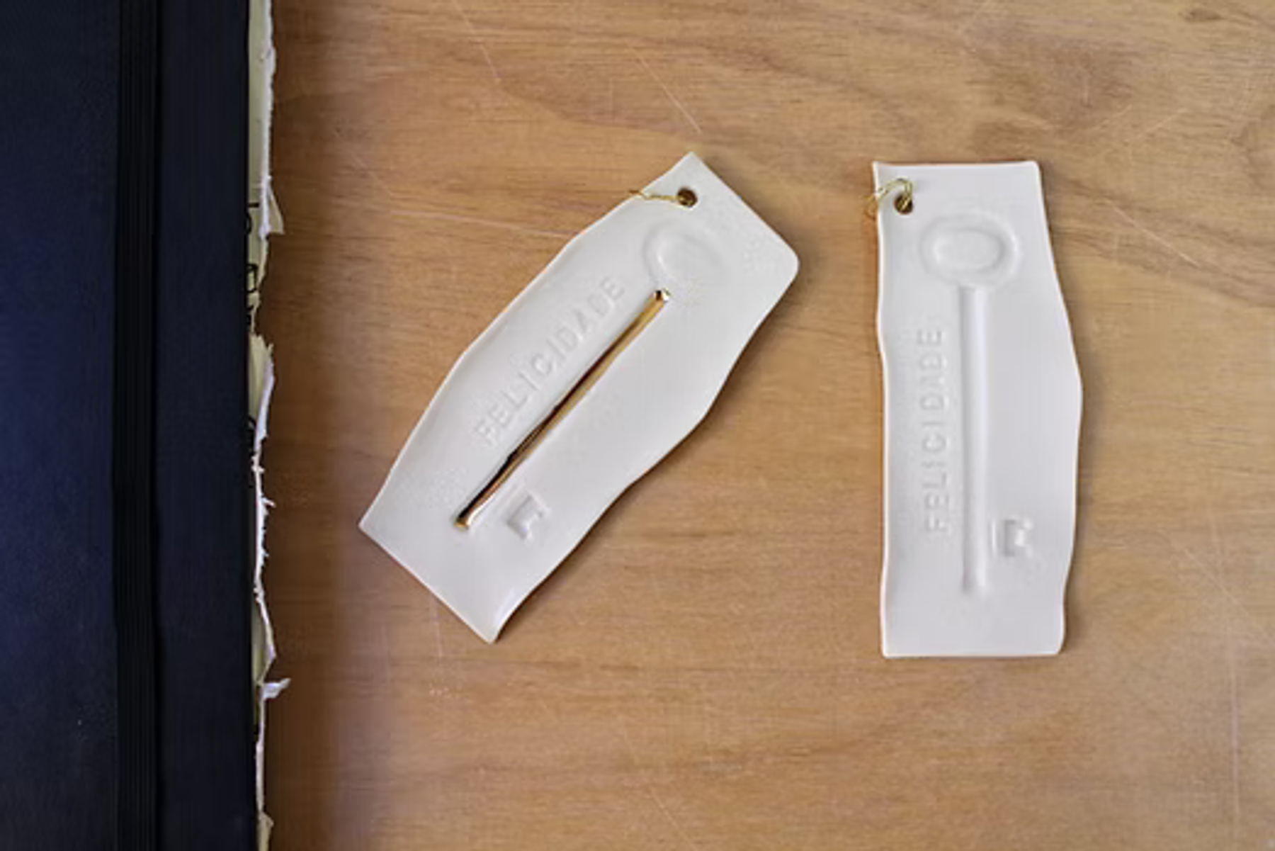 Chave De Porcelana Com Ouro - Felicidade 2