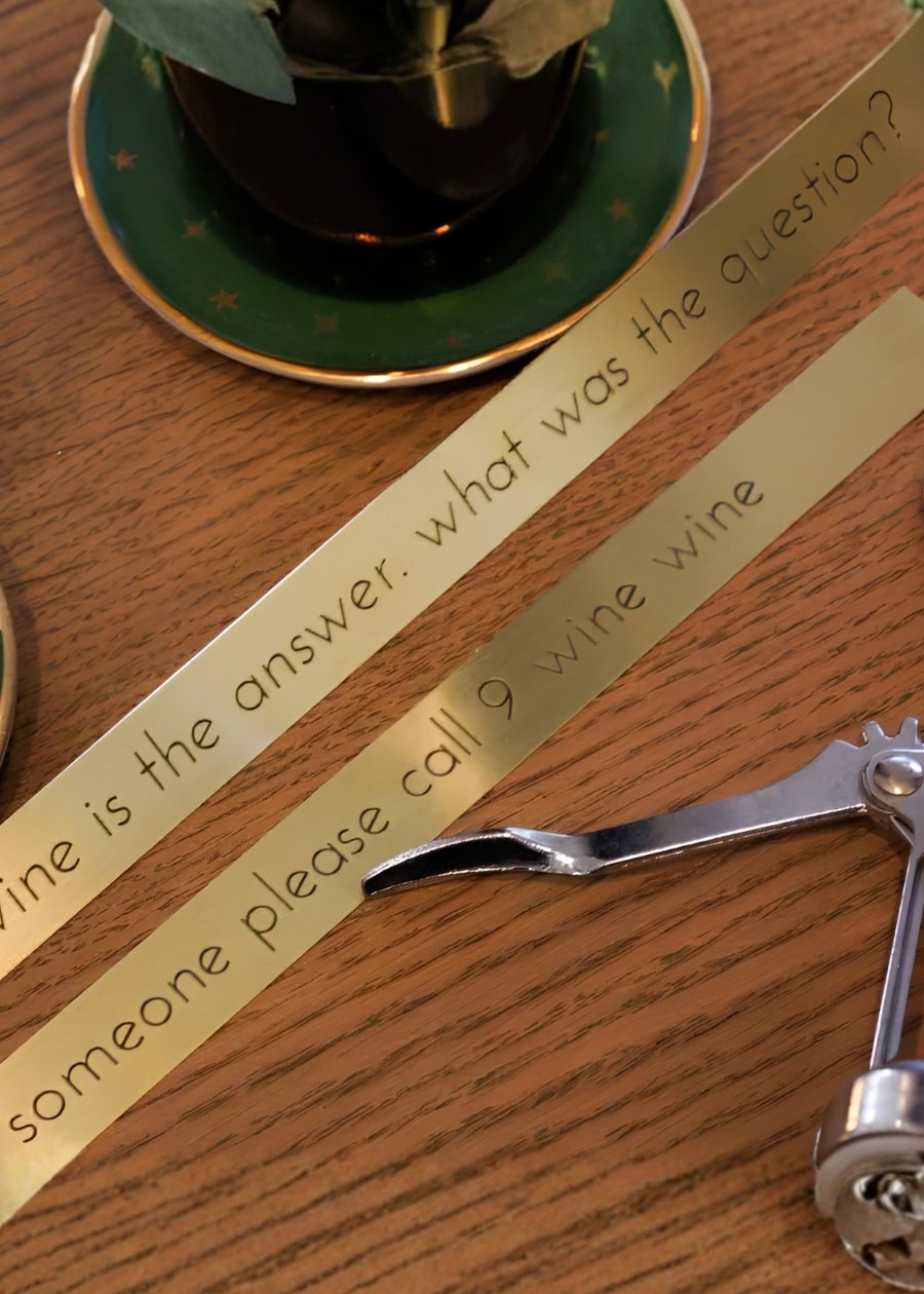 Placa Em Latão " Wine Is The Answer"