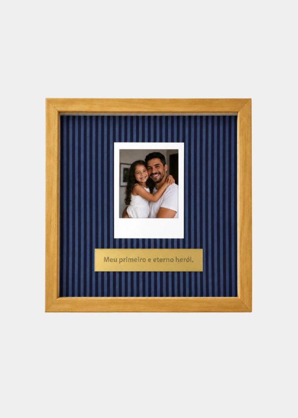 Quadro “Meu Primeiro E Eterno Herói” Com Polaroid Azul