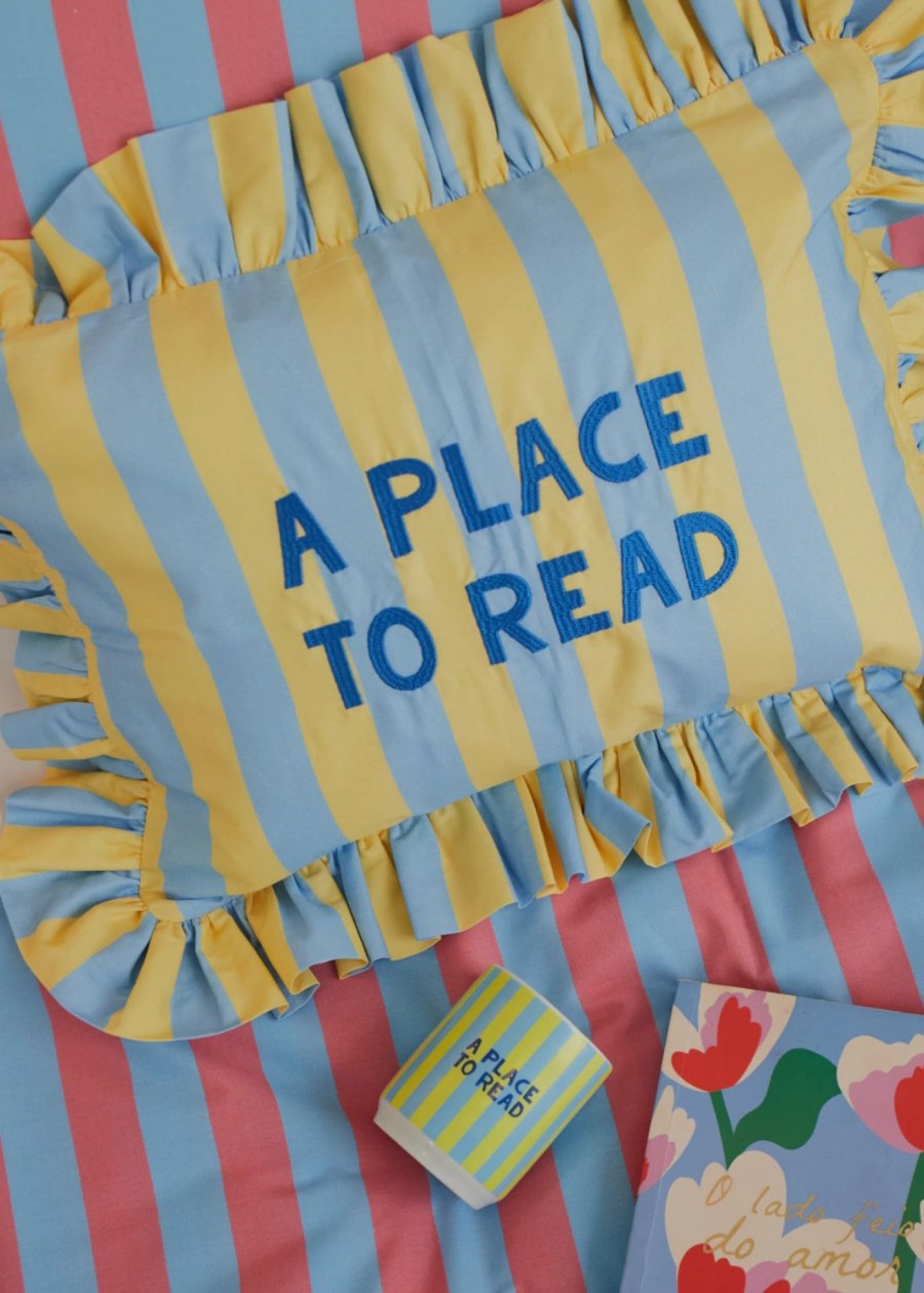 Kit Vela e Almofada A Place To Read - Collab Rouparia Carioca