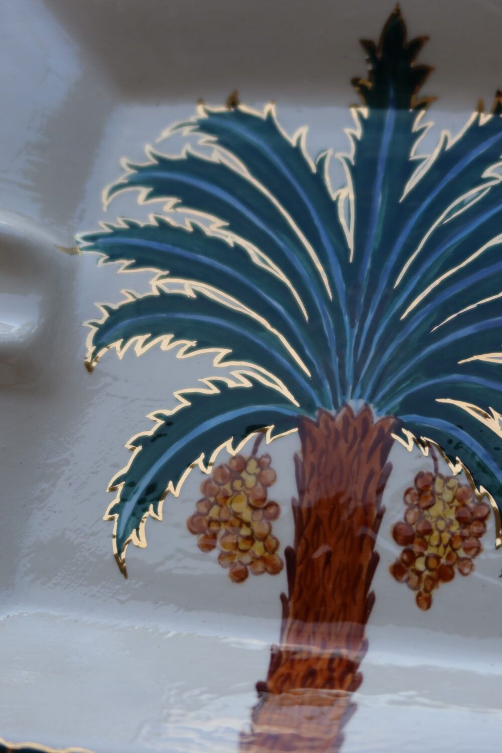 Cinzeiro Golden Palm Petróleo — Omni Pieces · Conceito ê